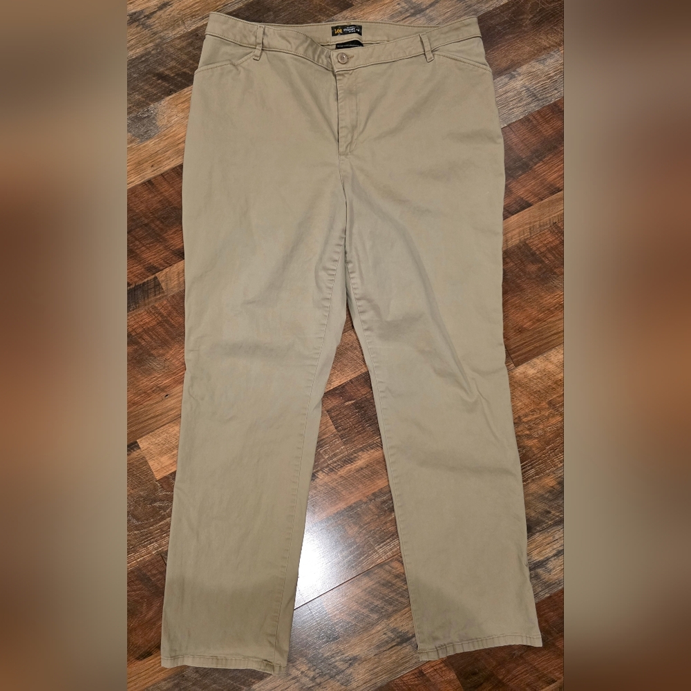 Lee Khaki Tan Classic Chino Pants